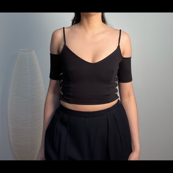 Off Shoulder CropTop with Rings - Picture 6 of 7